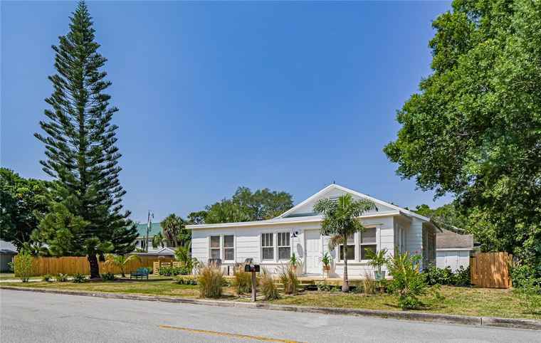 Photo of 2047 38th Ave Vero Beach, FL 32960