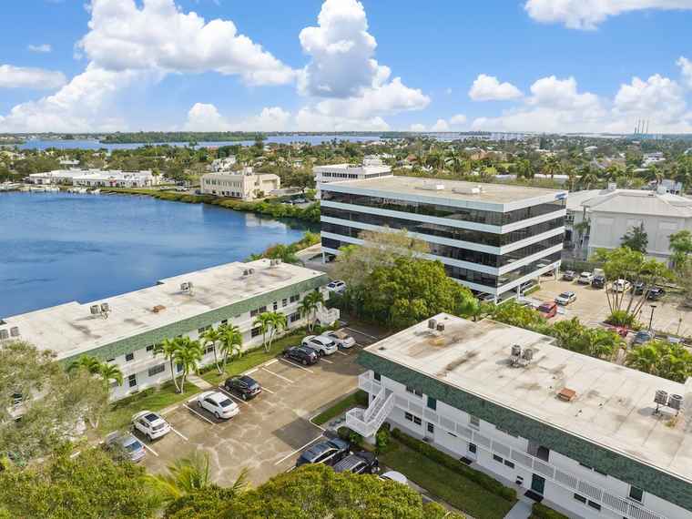 Photo of 2800 Indian River Blvd Unit S5 Vero Beach, FL 32960