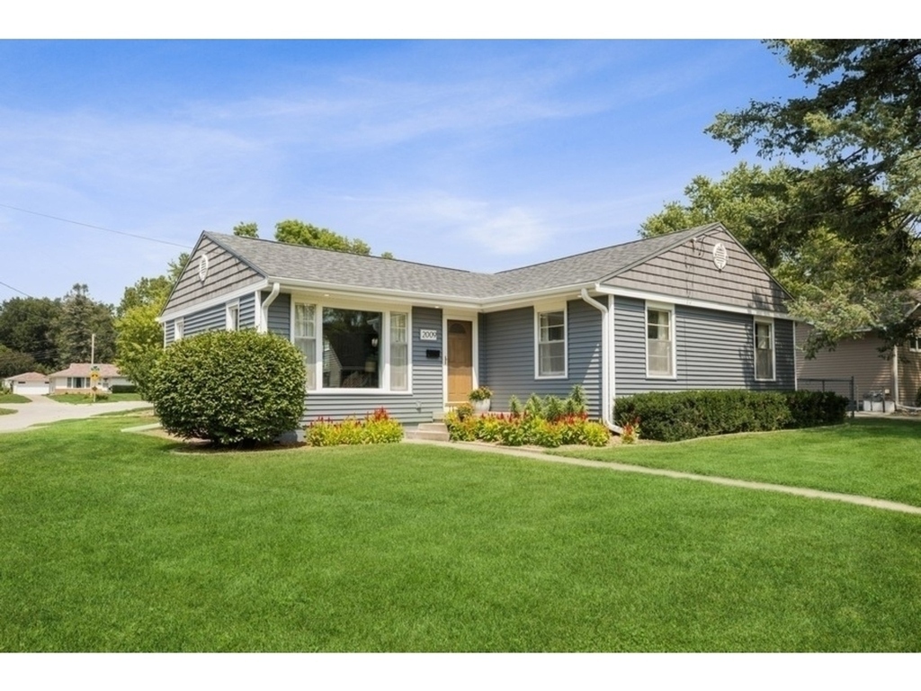 2009 Vine St, West Des Moines, IA 50265 MLS 635627 Redfin