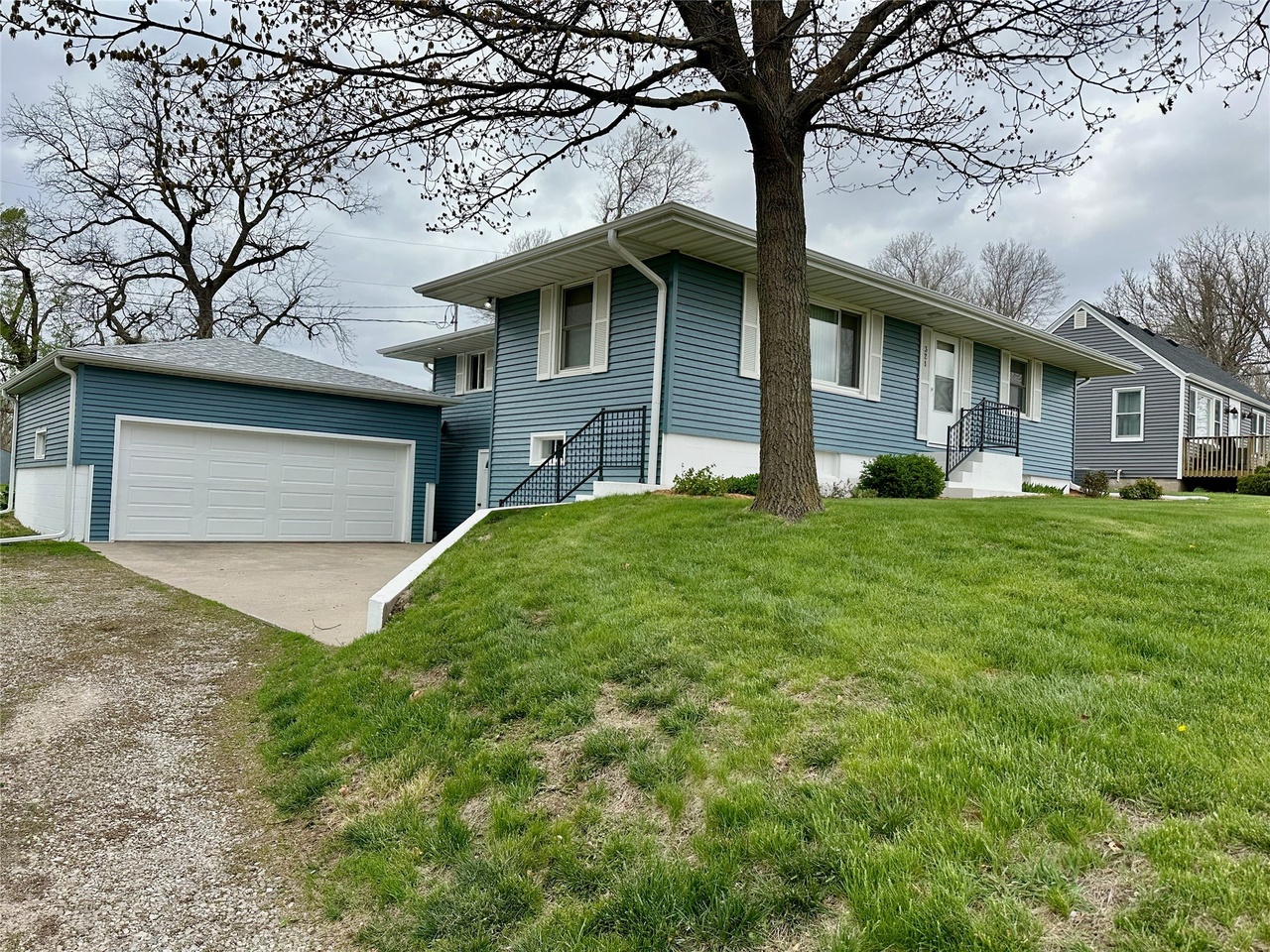 321 East St, Kellogg, IA 50135