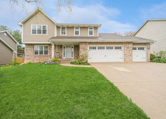 Property at 9401 Hickory Dr, Urbandale, IA 50322, 4 beds, 2.5 baths