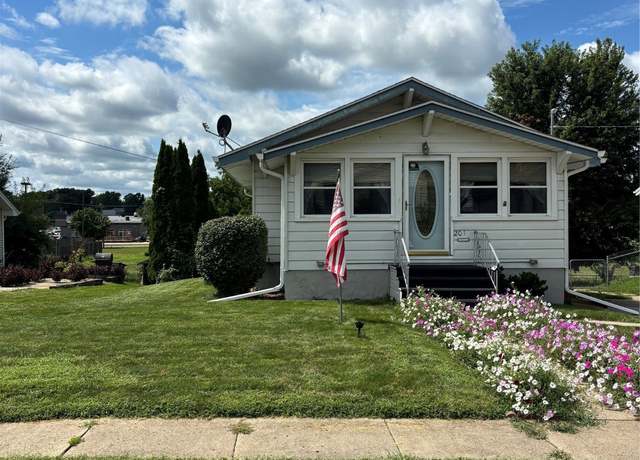 Property at 201 E 13th St N, Newton, IA 50208, 2 beds, 1 bath