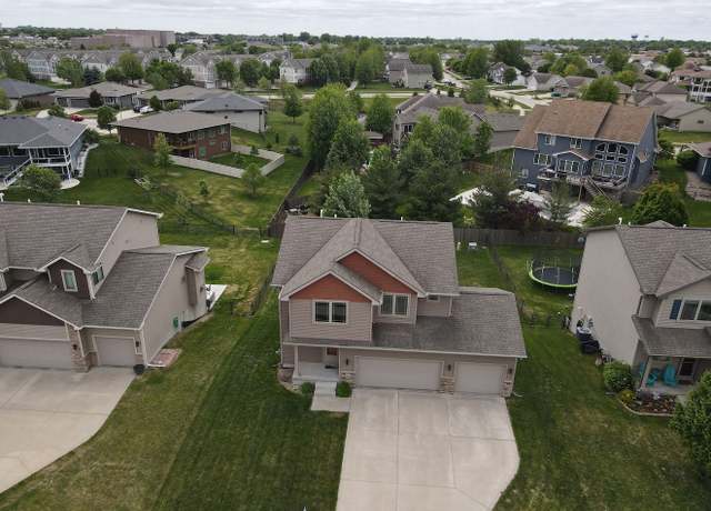 Property at 250 NE Fox Run Trl, Waukee, IA 50263, 3 beds, 2.5 baths