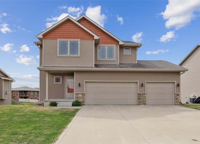 Property at 250 NE Fox Run Trl, Waukee, IA 50263, 3 beds, 2.5 baths