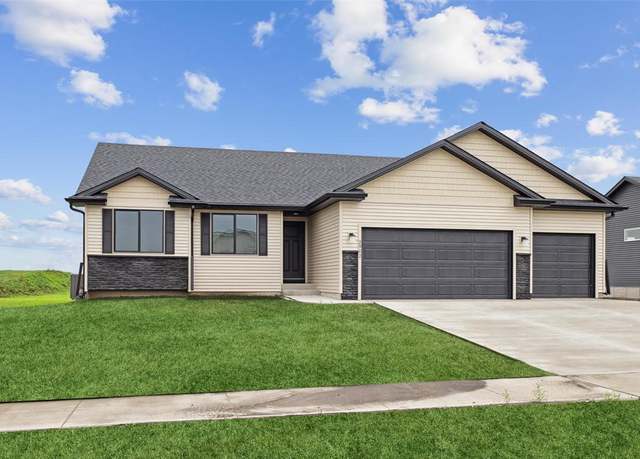 Property at 2912 6th Ave SW, Altoona, IA 50009, 3 beds, 2 baths