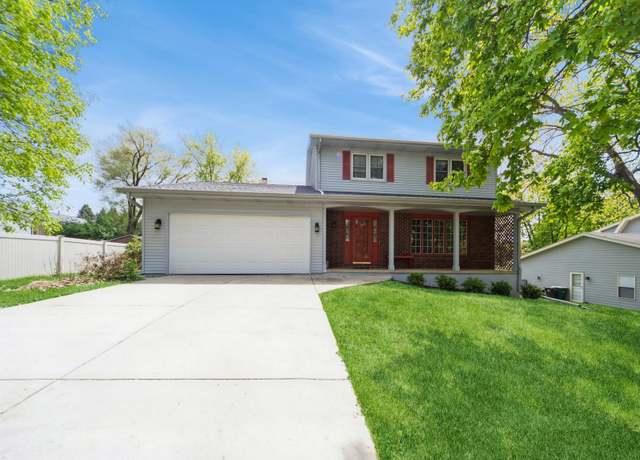 Property at 1505 W Salem Ave, Indianola, IA 50125, 4 beds, 2.5 baths