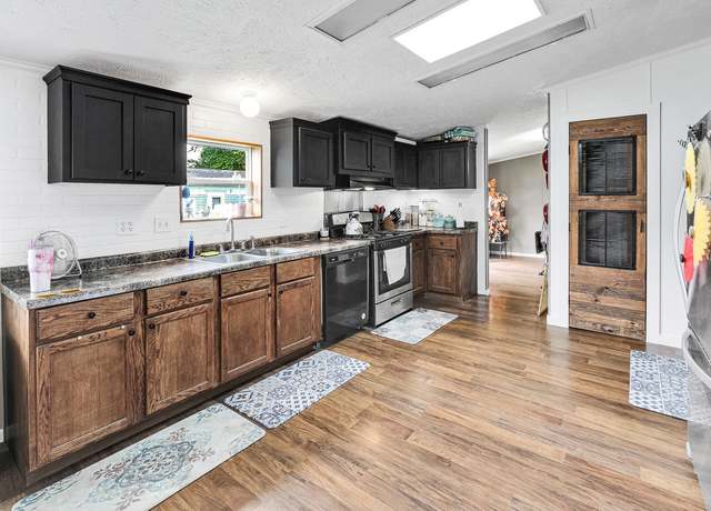 Property at 402 Main St, Harvey, IA 50119, 4 beds, 3 baths