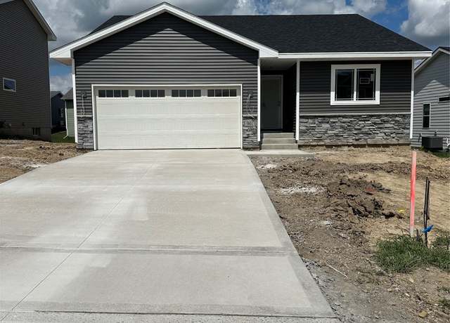 Property at 901 Knoll Dr, Norwalk, IA 50211, 3 beds, 2 baths