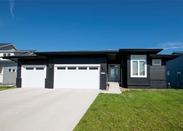 Property at 5028 149th Ct, Urbandale, IA 50323, 4 beds, 3 baths