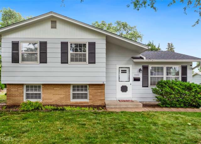Property at 4205 67th St, Urbandale, IA 50322, 4 beds, 1 bath
