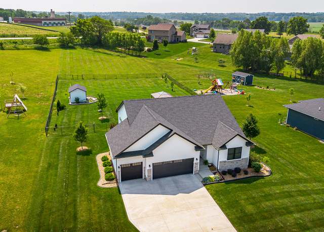 Property at 1304 S L Ct, Indianola, IA 50125, 4 beds, 3 baths