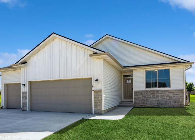 Property at 2917 6th Ave SW, Altoona, IA 50009, 3 beds, 2 baths
