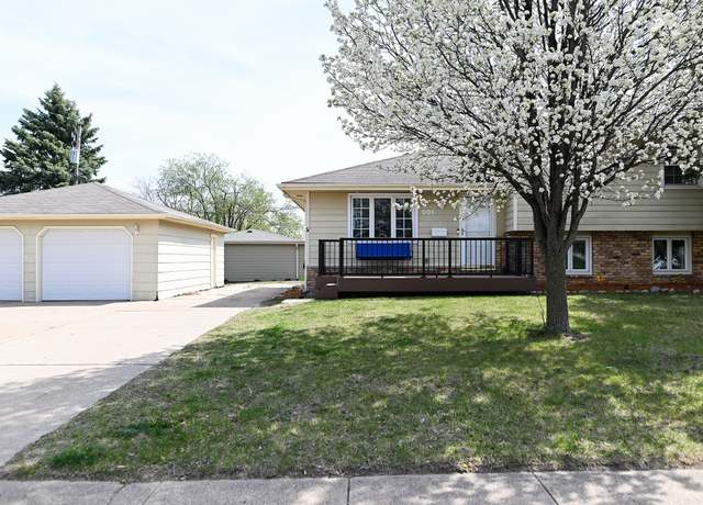 Property at 501 NE Trilein Dr, Ankeny, IA 50021, 4 beds, 1.5 baths