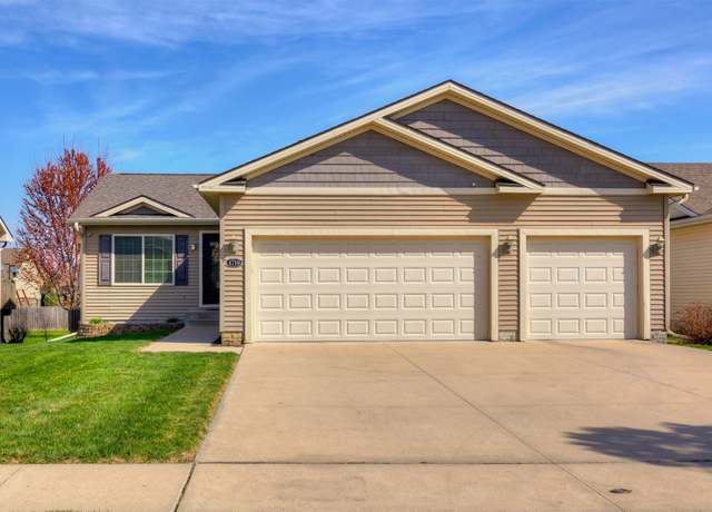 Property at 4710 E Valdez Dr, Des Moines, IA 50317, 4 beds, 3 baths