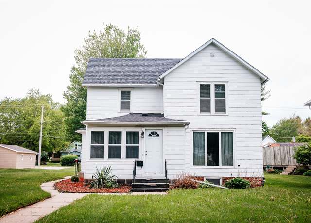 Property at 215 Linn St, Boone, IA 50036, 4 beds, 2 baths