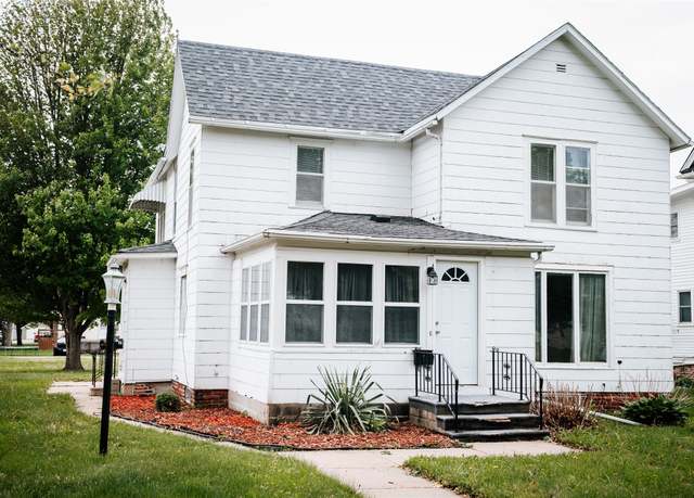 Property at 215 Linn St, Boone, IA 50036, 4 beds, 2 baths