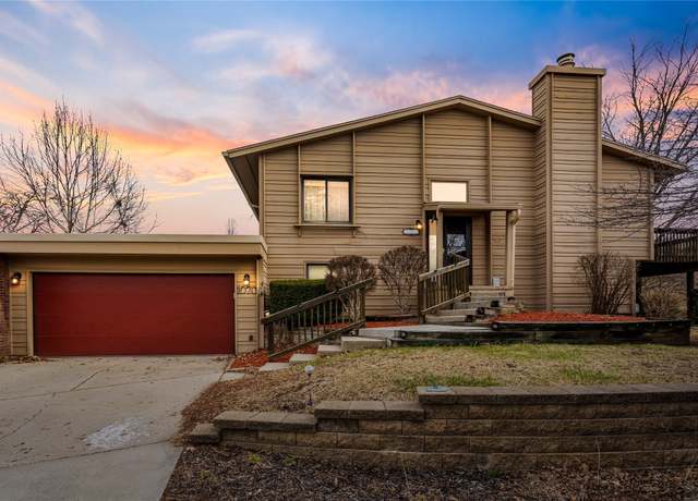 Property at 1070 Woodland Park Dr, West Des Moines, IA 50266, 3 beds, 2 baths