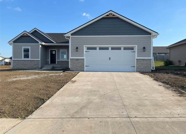 Property at 2505 N 8th Ave E, Newton, IA 50208, 3 beds, 2 baths