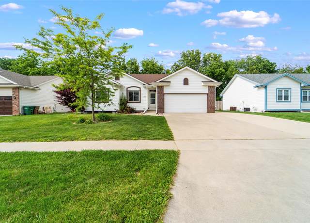 Property at 403 4th St NW, Altoona, IA 50009, 4 beds, 2 baths