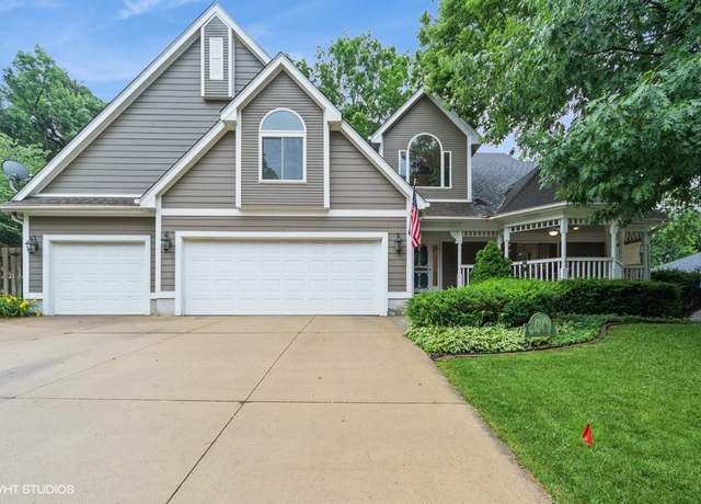 Property at 7100 Holcomb Ave, Urbandale, IA 50322, 4 beds, 3 baths