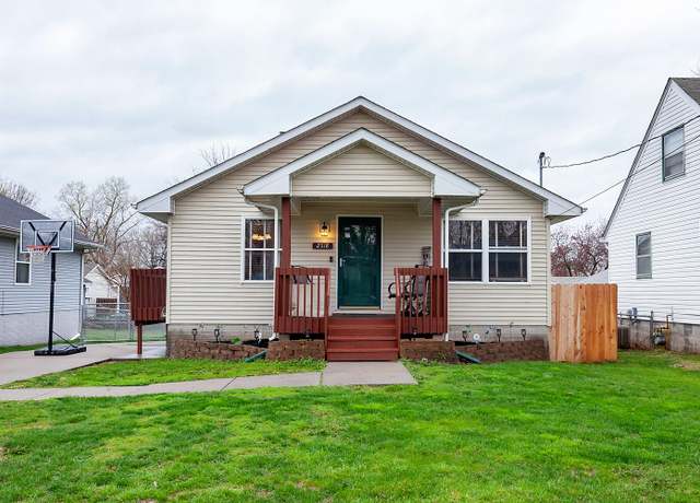 Property at 2518 E 39th Ct, Des Moines, IA 50317, 4 beds, 1 bath