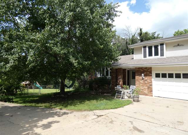 Property at 2170 SE Browns Woods Ln, West Des Moines, IA 50265, 4 beds, 3.5 baths