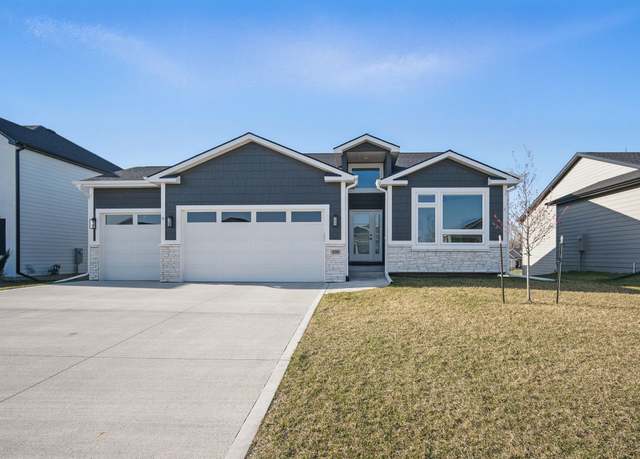 Property at 920 Melody Cir, Waukee, IA 50263, 5 beds, 3 baths