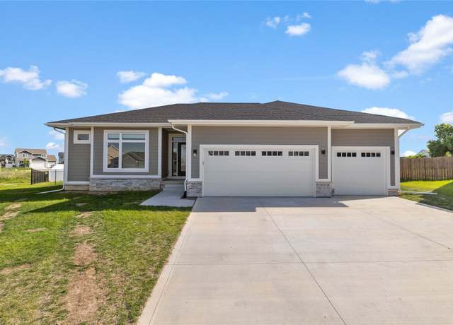 Property at 204 11th Ct NW, Bondurant, IA 50035, 4 beds, 3 baths