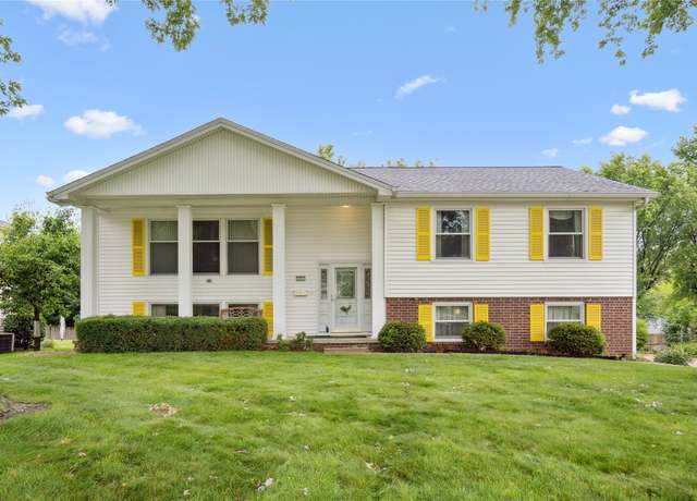 Property at 2001 Pleasant St, West Des Moines, IA 50265, 4 beds, 2.5 baths