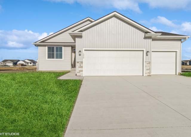 Property at 1350 Cedar St, Waukee, IA 50263, 3 beds, 2 baths