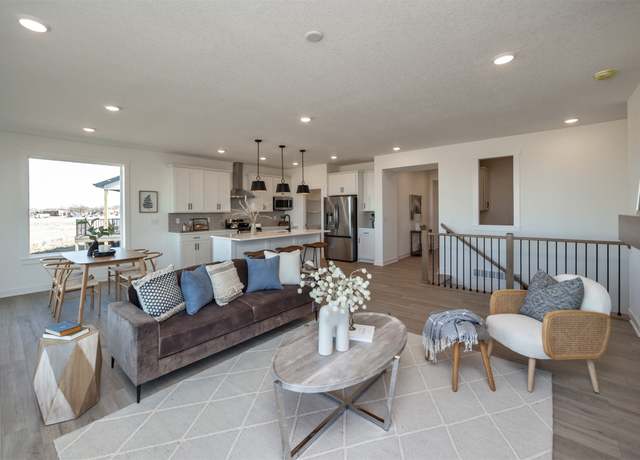 Property at 8925 Hickory Dr, Urbandale, IA 50322, 4 beds, 3 baths