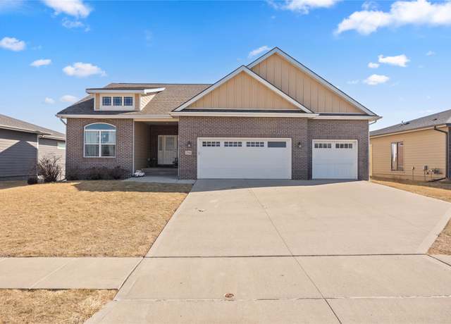 Property at 254 S 91st St, West Des Moines, IA 50266, 4 beds, 3 baths