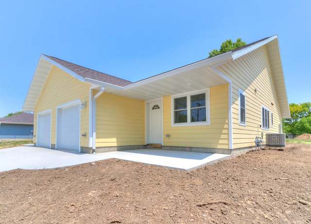 Property at 503 S Sixth St, Knoxville, IA 50138, 2 beds, 2 baths