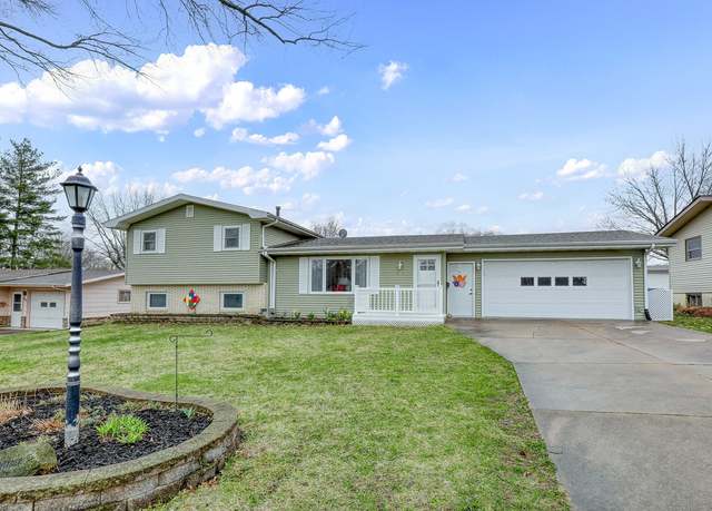 Property at 409 Farmer St, Pella, IA 50219, 3 beds, 2 baths