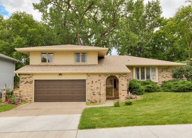 Property at 1711 NW 99th Ct, Clive, IA 50325, 3 beds, 3.5 baths