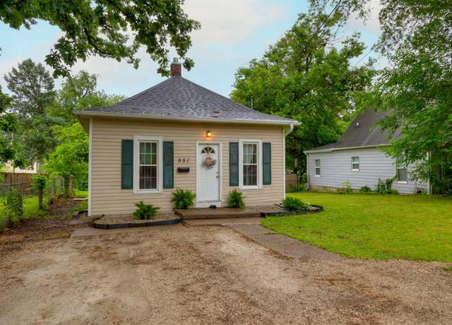Property at 951 28th St, Des Moines, IA 50312, 2 beds, 1 bath