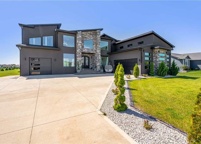 Property at 28803 Frost Ln, Adel, IA 50003, 5 beds, 3.5 baths