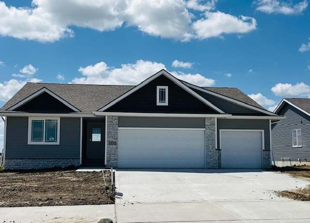 Property at 1430 Werthman Dr, Waukee, IA 50263, 3 beds, 2 baths