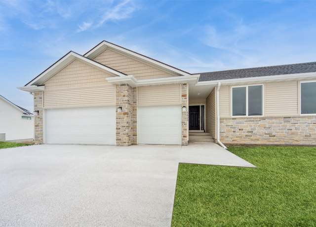 Property at 5620 NE Creek Ridge Dr, Ankeny, IA 50021, 3 beds, 3 baths