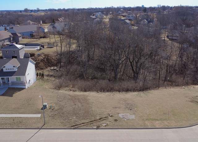 Property at 1413 Deer Run Dr, Knoxville, IA 50138