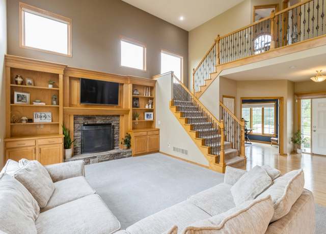 Property at 15815 Winston Ave, Urbandale, IA 50323, 5 beds, 3.5 baths