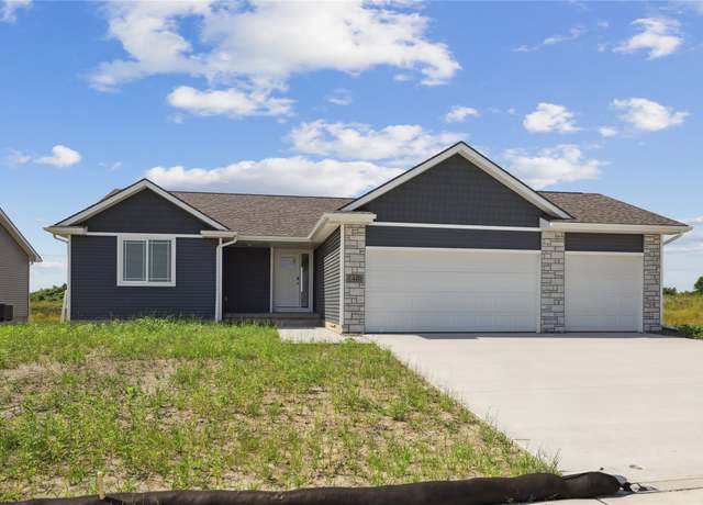 Property at 1440 Werthman Dr, Waukee, IA 50263, 3 beds, 2 baths