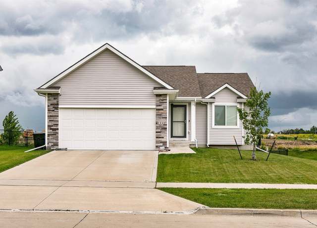 Property at 1115 Locust St, Waukee, IA 50263, 3 beds, 2 baths