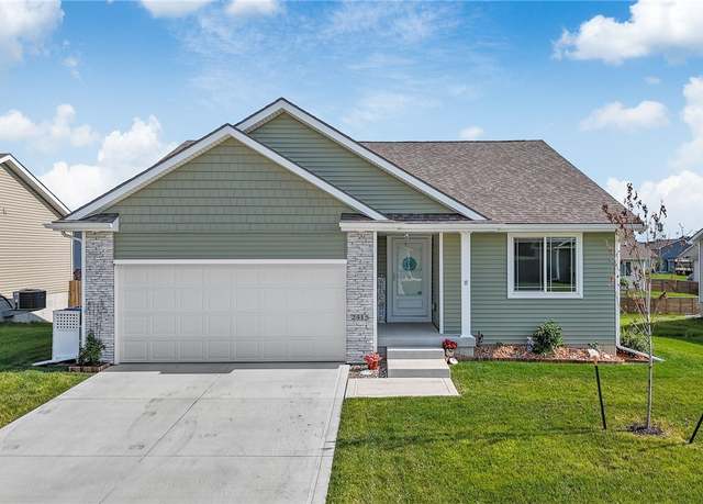 Property at 2415 Sunview Dr, Granger, IA 50109, 3 beds, 2 baths