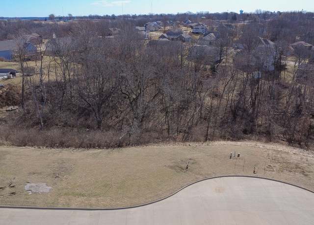 Property at 1409 Deer Run Dr, Knoxville, IA 50138