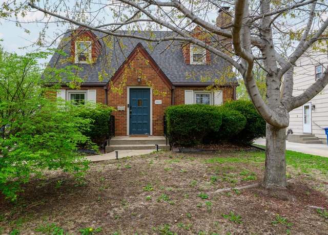 Property at 3412 SW 12th Pl, Des Moines, IA 50315, 3 beds, 2 baths