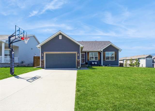 Property at 320 SE Sagewood Cir, Waukee, IA 50263, 4 beds, 3 baths