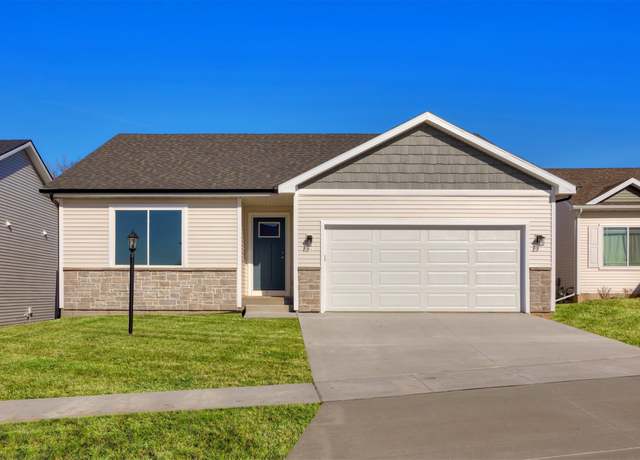 Property at 6381 NE 11th Ct, Des Moines, IA 50313, 3 beds, 2 baths