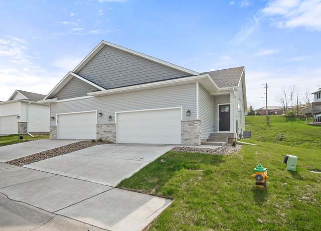 Property at 25 Keeneland Ct, Pleasant Hill, IA 50327, 3 beds, 2.5 baths