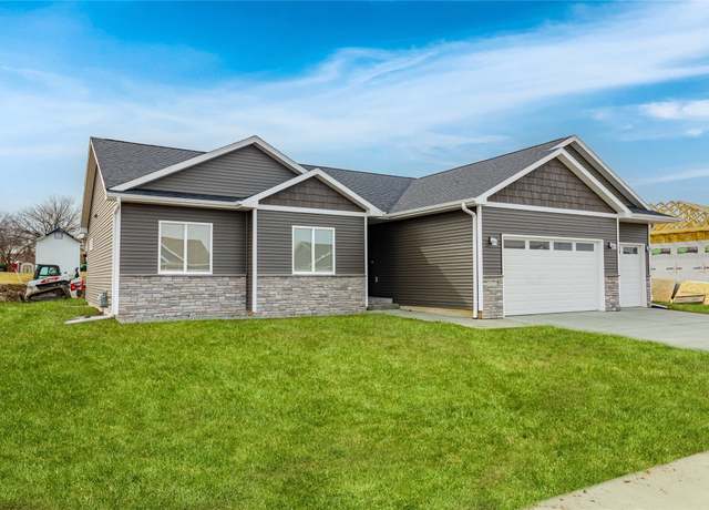 Property at 2389 N 8th Ave E, Newton, IA 50208, 3 beds, 2 baths